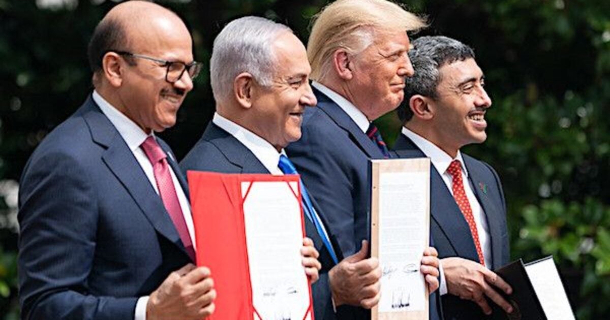 President Donald J. Trump, Minister of Foreign Affairs of Bahrain Dr. Abdullatif bin Rashid Al-Zayani, Israeli Prime Minister Benjamin Netanyahu and Minister of Foreign Affairs for the United Arab Emirates Abdullah bin Zayed Al Nahyanisigns sign the Abraham Accords Tuesday, Sept. 15, 2020, on the South Lawn of the White House. (Official White House photo by Joyce N. Boghosian)