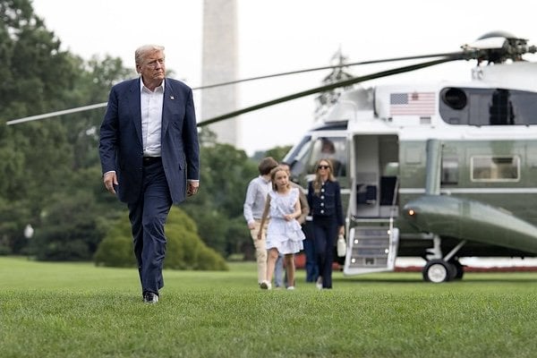 President Donald Trump disembarks Marine One on the South Lawn of the White House, Tuesday, July 29, 2025, after a trip to Scotland. (Official White House photo by Molly Riley)